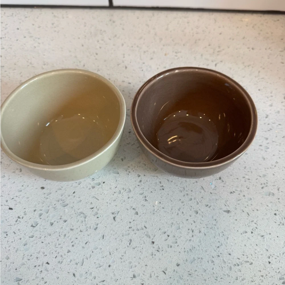 Set of 2 Pottery Barn Brown and Tan Berry Bowls